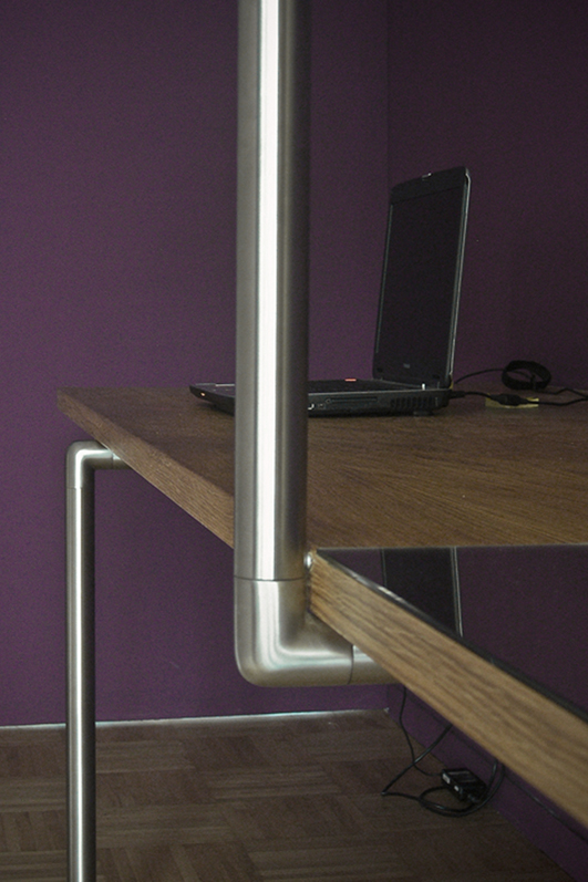 détail du bureau suspendu